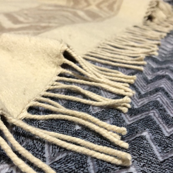 American Eagle Shawl Poncho Light Brown With Fringe - Picture 13 of 15